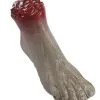Abgetrennter Zombie Fuß 2 Abgetrennter Zombie Fuß -Karneval Universe Geschaft abgehackter zombie fuss halloween leichenteile halloweendekoration zombiehand horrorhand severed zombie foot 26405